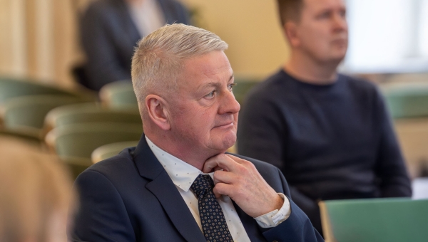 Seni ei ole Võru linnavolikogu esimehe Urmas Taliga kohtumise vastu huvi tuntud. Huvilised on eelistanud suhtlemiseks alternatiivseid kanaleid. Foto: AIGAR NAGEL